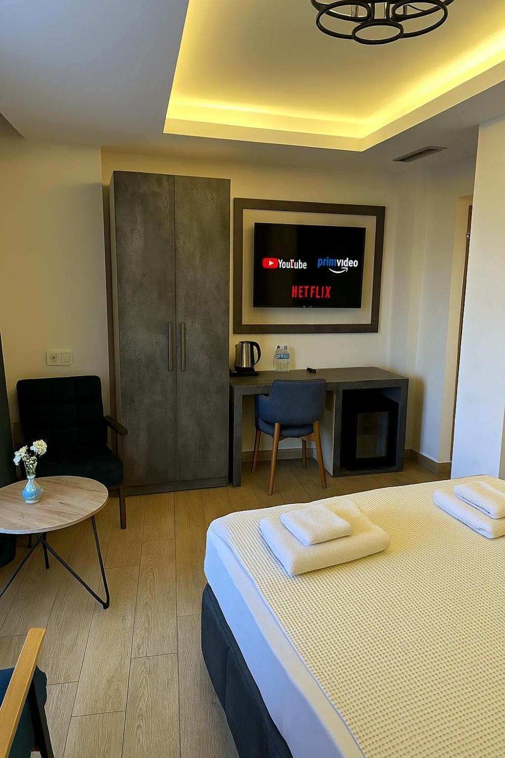 Lenus Hotel