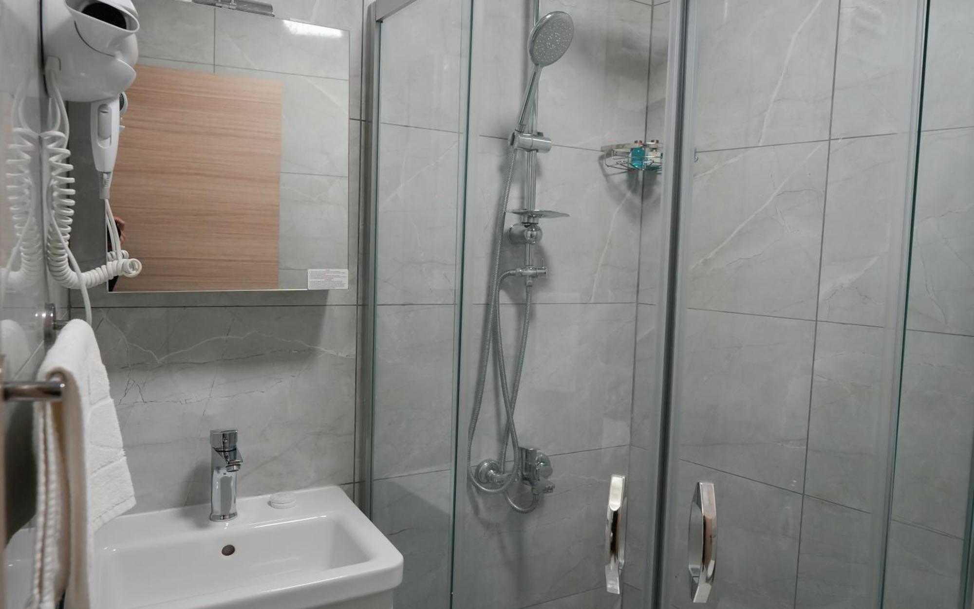 Lenus Hotel 3*
